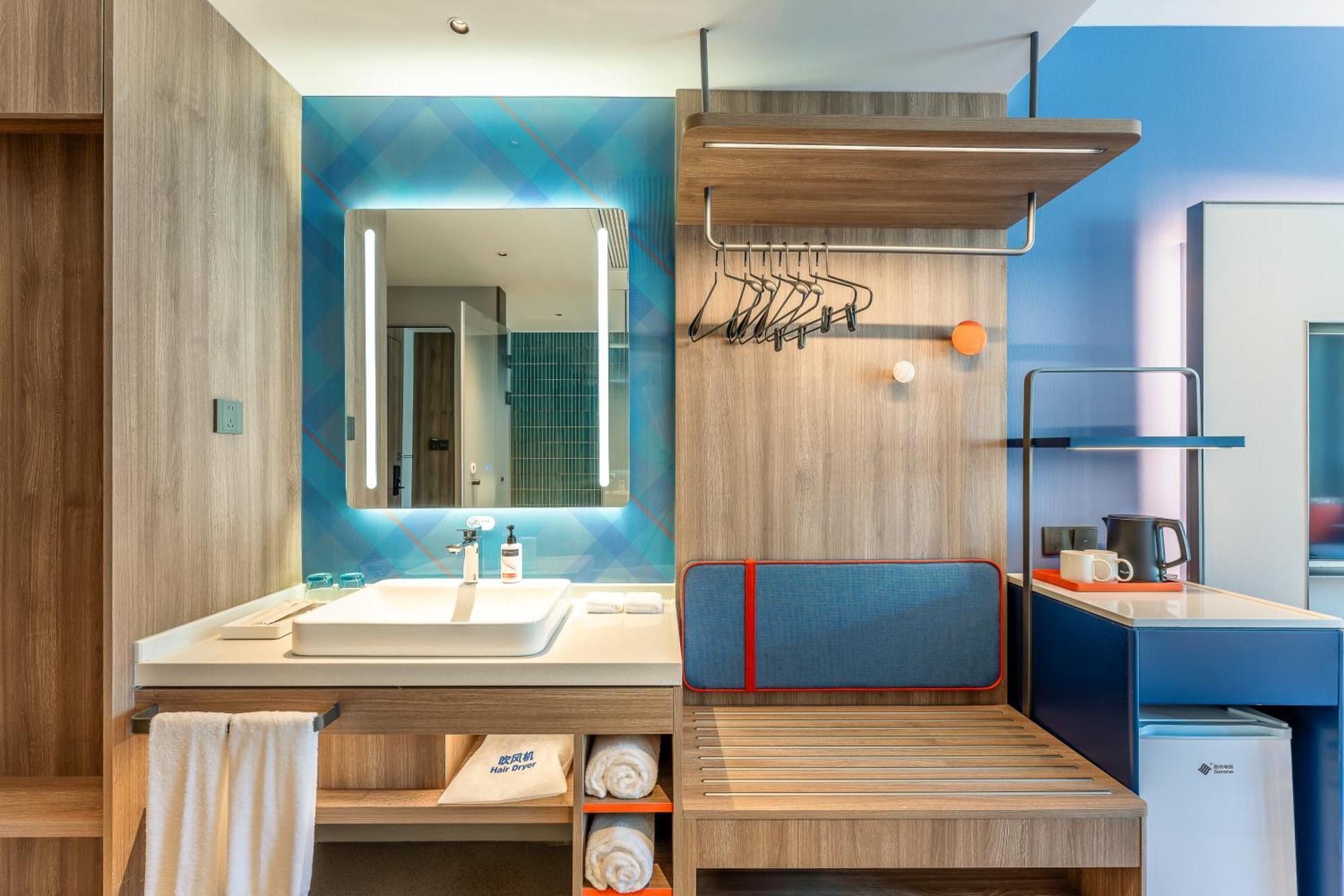 Holiday Inn Express Taizhou City Center By Ihg Exterior photo